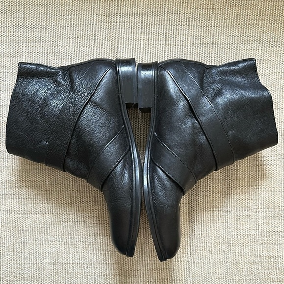 Via Spiga Booties Wrap Buckle Moto Biker Leather Block Heel Boot Fold Over Flaw - Picture 5 of 17